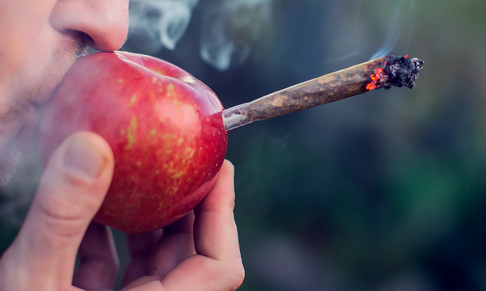 How To Make An Apple Pipe And Other Stoner Hacks
